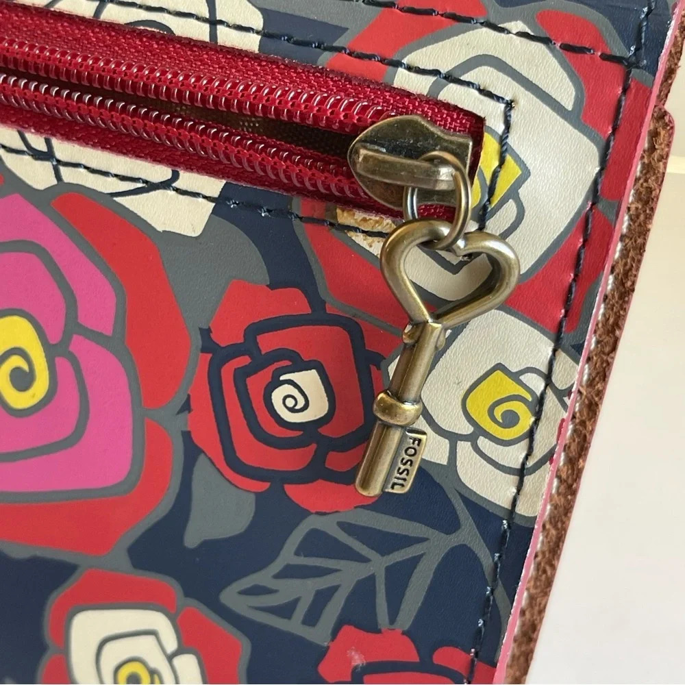 Fossil Floral Passport Leather Wallet & Zip Up For 6 cards Compartment . - Picture 4 of 14